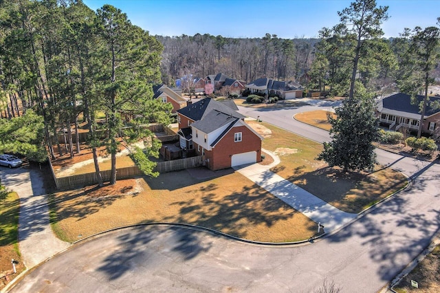 birds eye view of property featuring a forest view