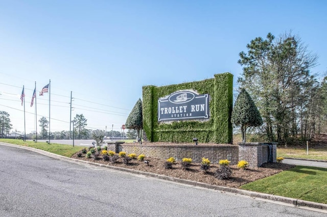 view of community / neighborhood sign