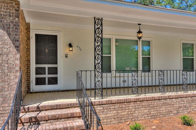 view of front of house featuring covered porch and a front yard