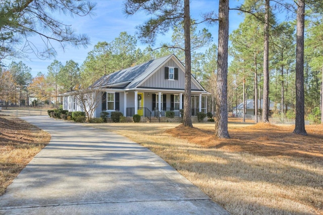 view of front facade featuring covered porch