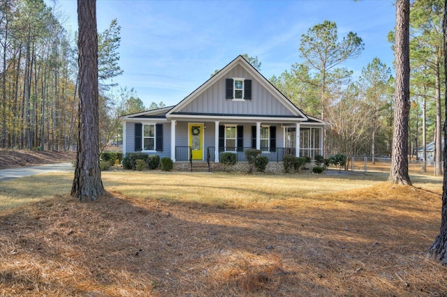 view of front of home featuring covered porch and a front lawn