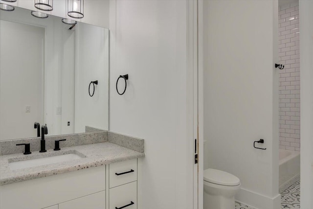 full bathroom featuring tile patterned floors, vanity, toilet, and tiled shower / bath