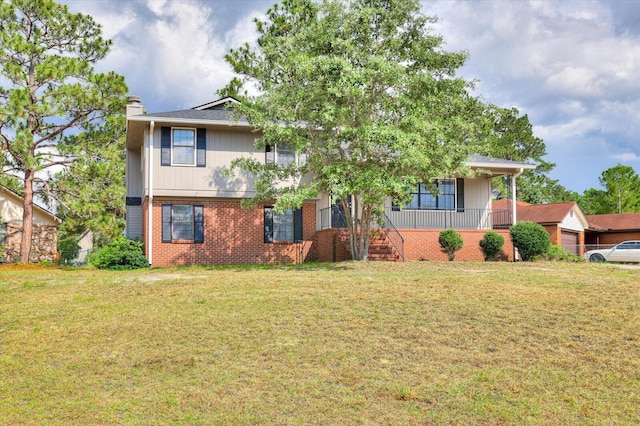 view of front facade featuring a front lawn and a porch