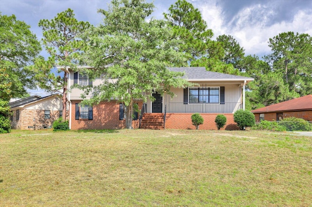 view of front facade with a front yard