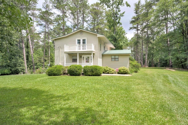 1105 Shore Dr, Tignall, GA 30668 - traditional-style house featuring a front yard, a porch, and a balcony