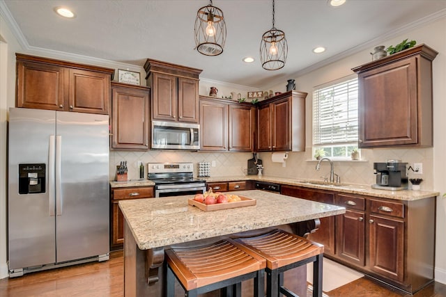 867 Williford Run Dr, Grovetown, GA 30813 - kitchen with appliances with stainless steel finishes, a sink, a kitchen island, a kitchen bar, and recessed lighting