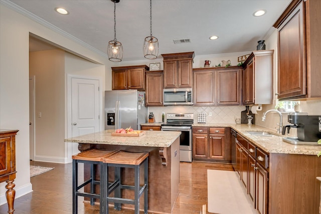 867 Williford Run Dr, Grovetown, GA 30813 - kitchen with stainless steel appliances, a sink, ornamental molding, recessed lighting, and a breakfast bar area