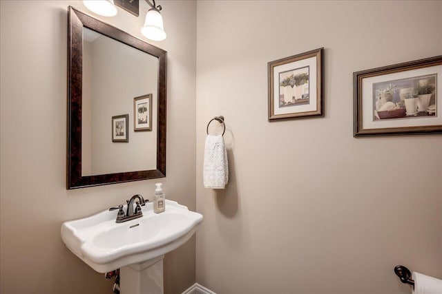 bathroom featuring a sink