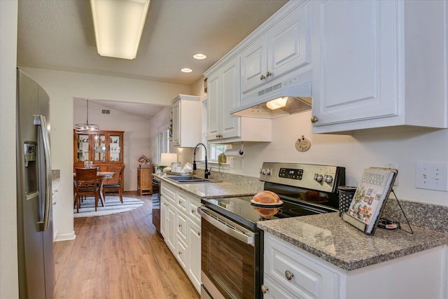 212 Links Pl, Mccormick, SC 29835 - kitchen with stainless steel appliances, under cabinet range hood, a sink, white cabinets, and light wood-type flooring