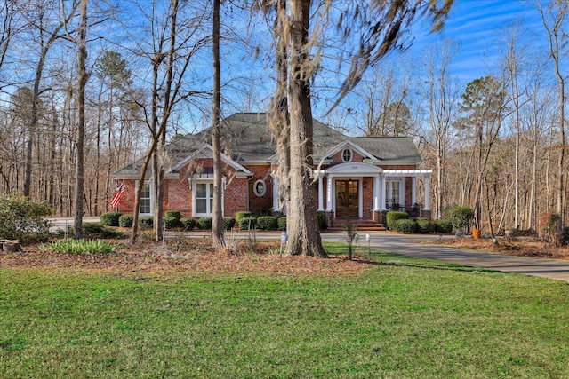 view of front of house with a front lawn