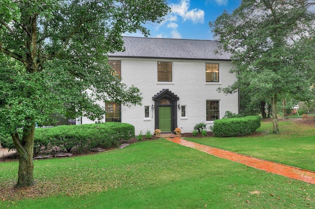 view of front of home with a front lawn