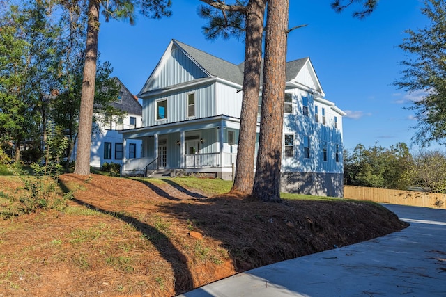 view of front of house featuring a porch