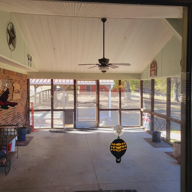 sunroom / solarium with vaulted ceiling and a ceiling fan