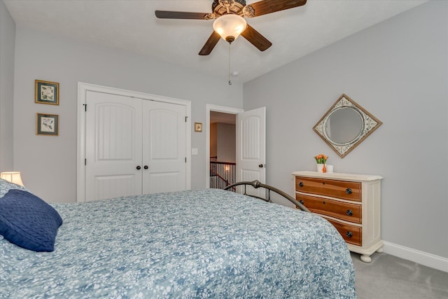 bedroom featuring carpet floors, a closet, ceiling fan, and baseboards