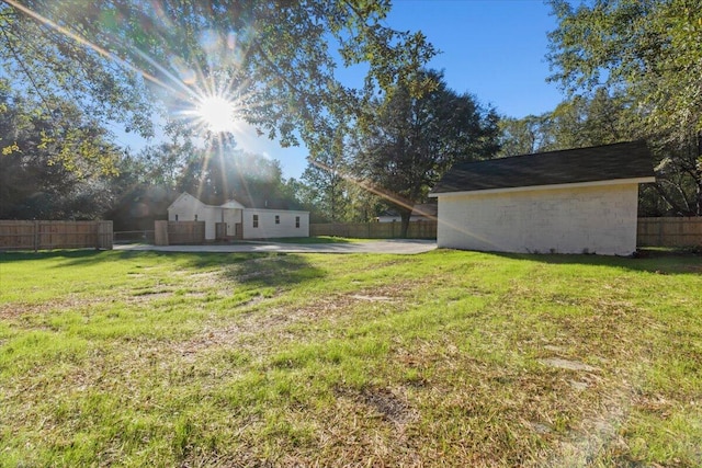 view of yard featuring a patio area