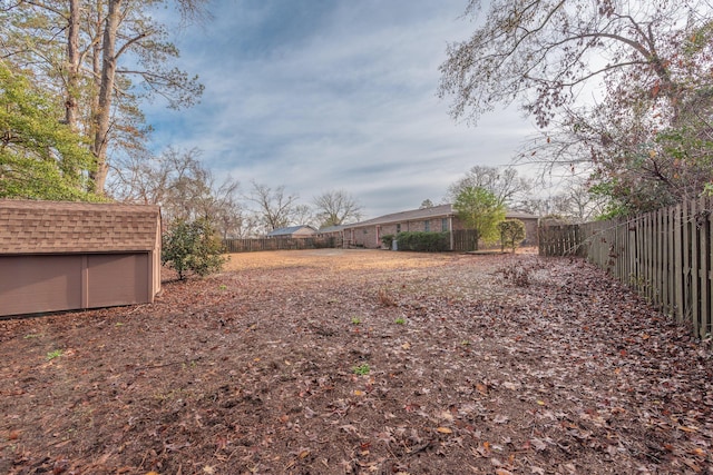 view of yard with a storage unit