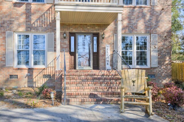 view of front of property featuring a balcony