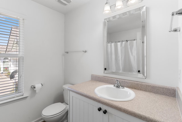 7058 Summerton Dr, Augusta, GA 30909 - bathroom featuring visible vents, a shower with shower curtain, toilet, and vanity