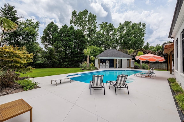 1423 Knob Hill Cir, Evans, GA 30809 - swimming pool with a patio area, a diving board, view of wooded area, and an outdoor structure