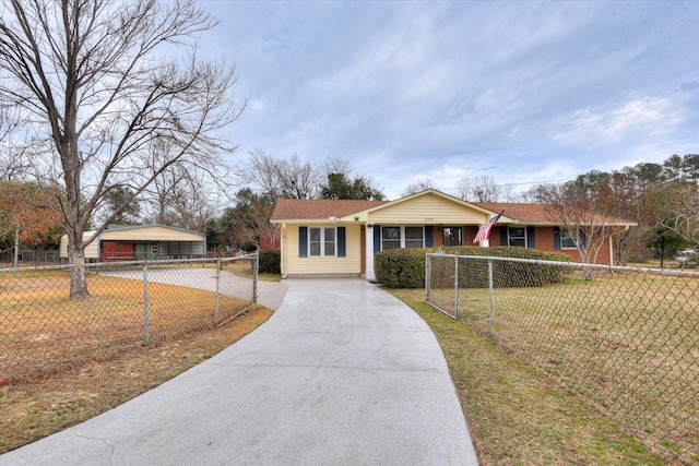 ranch-style house featuring a front lawn