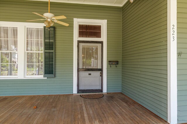 223 E Robert Toombs Ave, Washington, GA 30673 - property entrance with ceiling fan