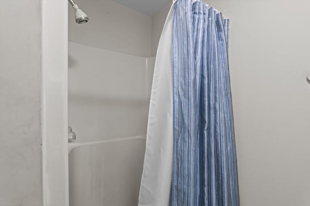 223 E Robert Toombs Ave, Washington, GA 30673 - bathroom featuring curtained shower