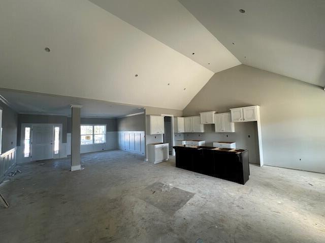 unfurnished bedroom featuring a tray ceiling