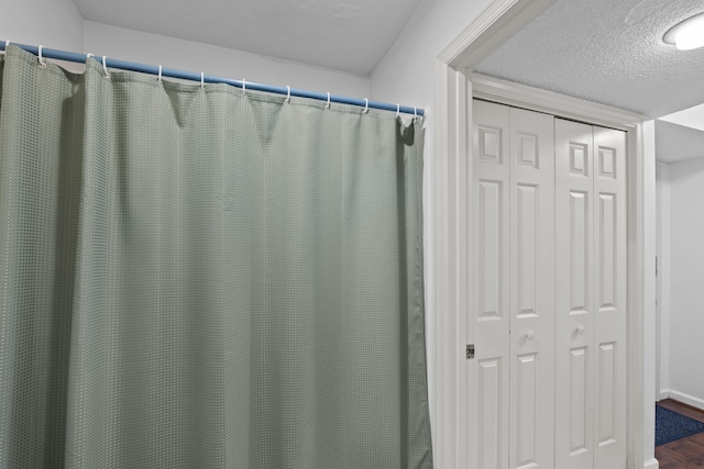 bathroom with a textured ceiling