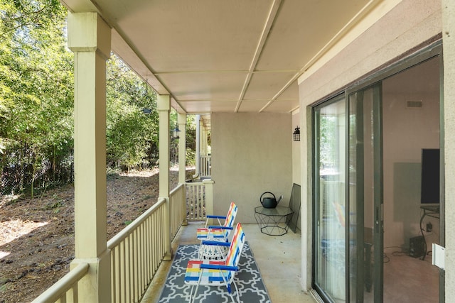 balcony featuring covered porch