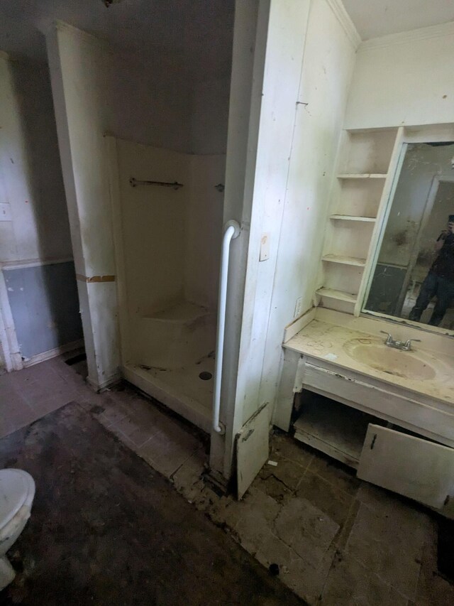 1913 Ellis St, Augusta, GA 30901 - full bath featuring a shower stall, vanity, toilet, and crown molding