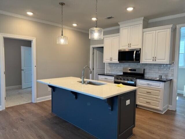 2142 Sinclair Dr Unit Sc86, Grovetown, GA 30813 - kitchen with appliances with stainless steel finishes, a sink, dark wood-type flooring, backsplash, and white cabinetry