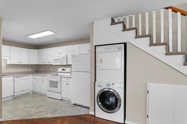 washroom featuring estacked washer and dryer