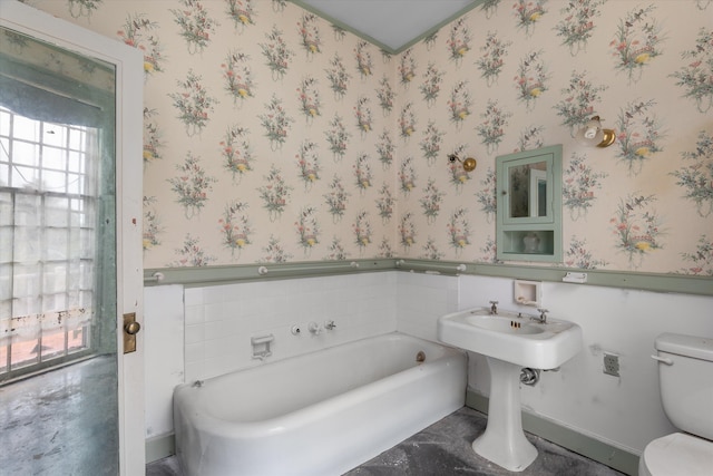 2131 Gardner St, Augusta, GA 30904 - full bath featuring wallpapered walls, a bath, toilet, and wainscoting