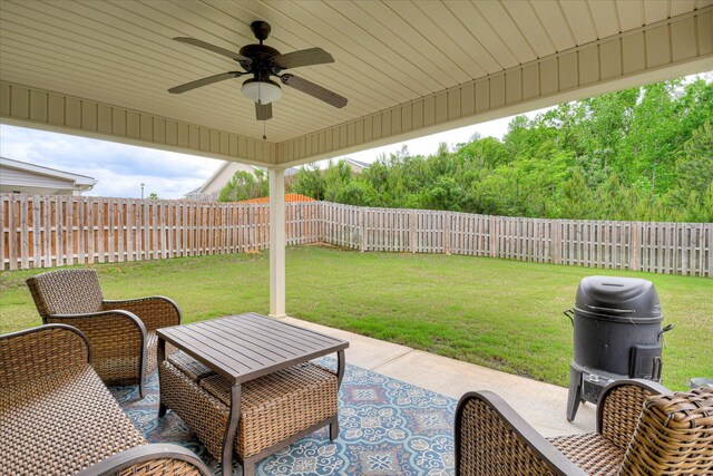 view of patio featuring a fenced backyard and ceiling fan