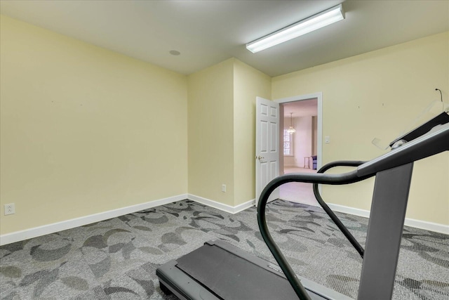 exercise room featuring carpet and baseboards