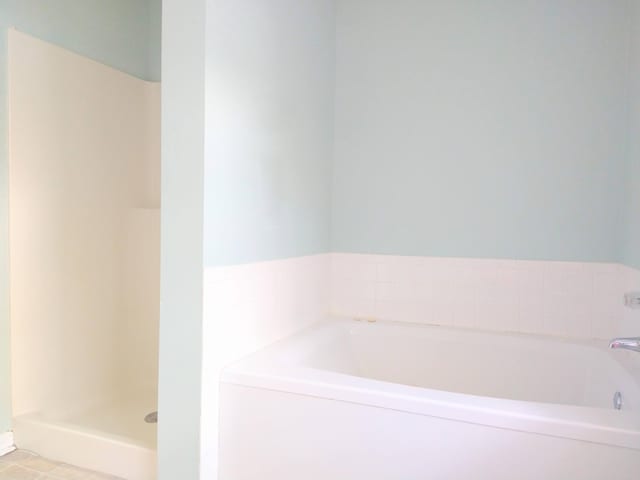526 Timberchase Ln, Aiken, SC 29803 - bathroom featuring a bath