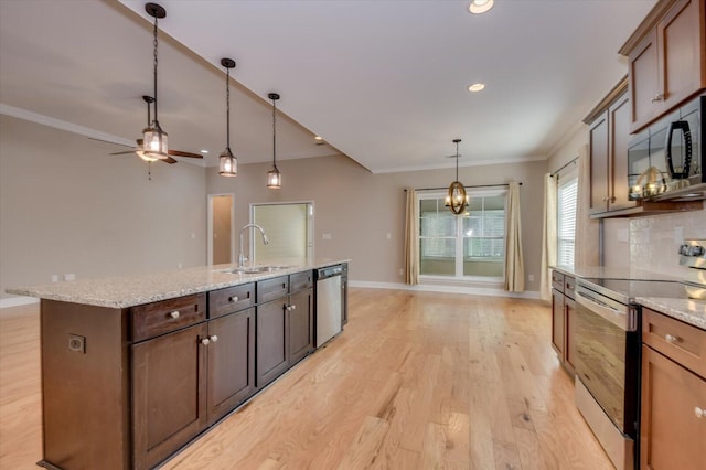 kitchen with stainless steel appliances, crown molding, a sink, and decorative backsplash