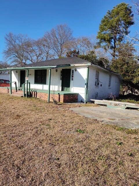 view of front of home featuring a porch