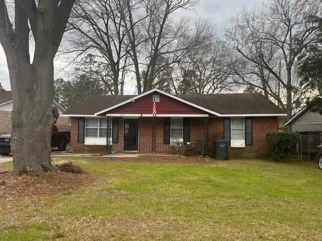 view of front of house featuring a front yard and brick siding