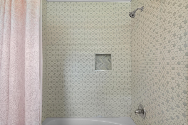 full bath featuring shower / bath combo with shower curtain