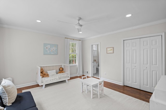 living area with ornamental molding, ceiling fan, and wood finished floors
