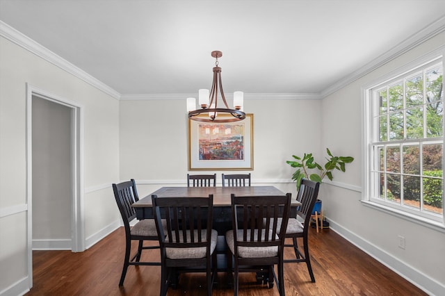 dining space featuring plenty of natural light, ornamental molding, dark wood-style flooring, and a notable chandelier