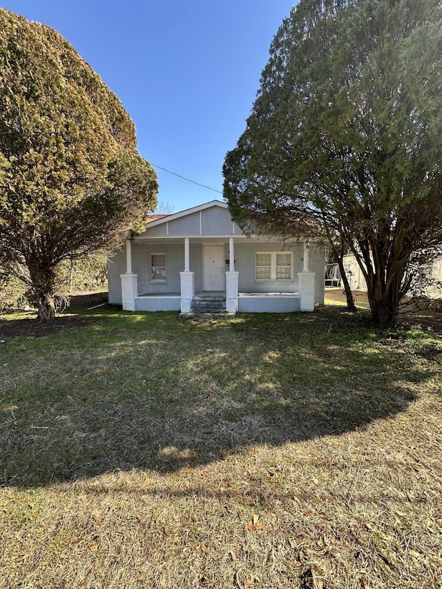 view of front of home with a front yard