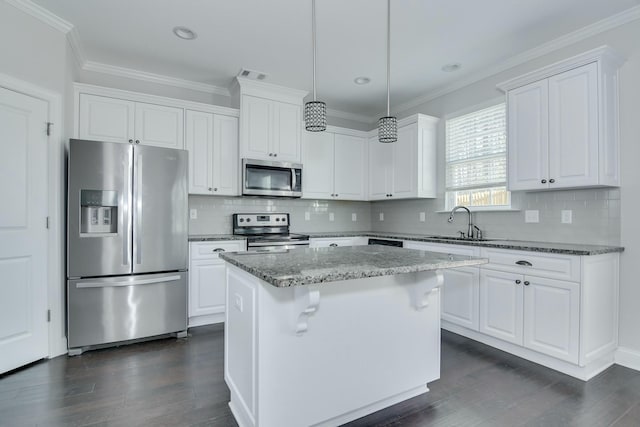 kitchen featuring crown molding, dark wood-type flooring, appliances with stainless steel finishes, and a sink