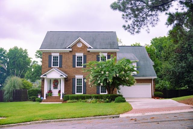 colonial home featuring a front lawn