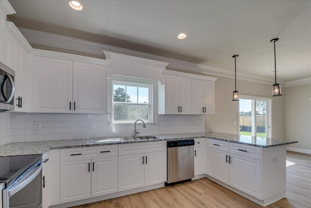 kitchen featuring white cabinetry, appliances with stainless steel finishes, sink, and kitchen peninsula