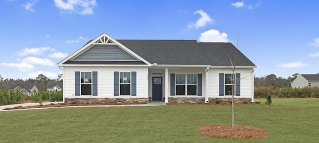 view of front of home featuring a front lawn