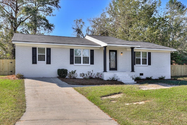 single story home featuring a front lawn