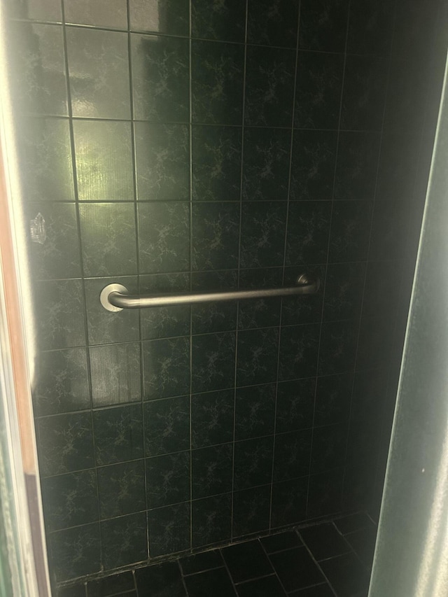 902 Patriots Pt, Mccormick, SC 29835 - full bathroom featuring a tile shower