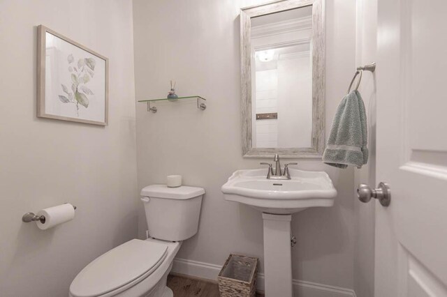 bathroom featuring toilet and sink